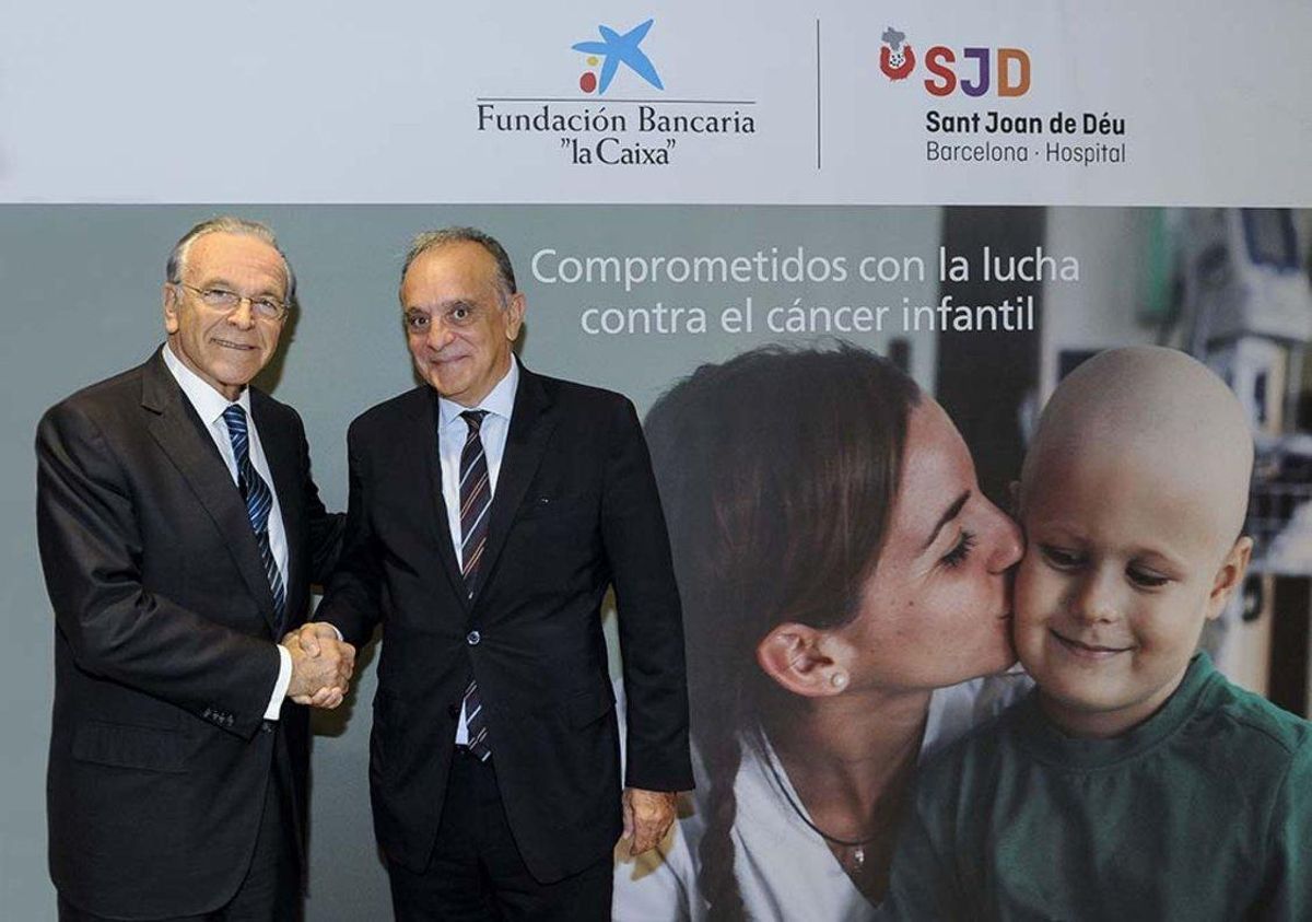 Isidro Fainé, presidente de la Fundación La Caixa (izq) y el Director Gerente del SJD, Manel del Castillo, durante la firma del convenio Isidro Fainé, presidente de la Fundación La Caixa (izq) y el Director Gerente del SJD, Manel del Castillo, durante la firma del convenio