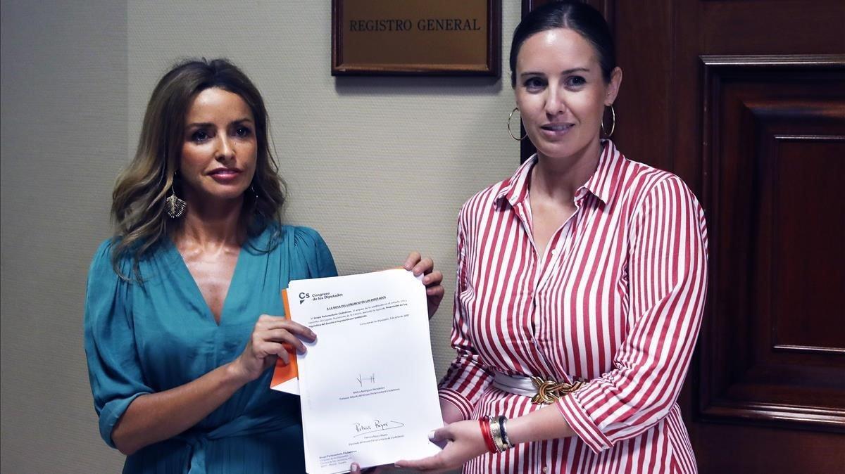 Las diputadas de Ciudadanos Patricia Reyes y Melisa Rodríguez registran su proyecto de ley para la gestación subrogada.