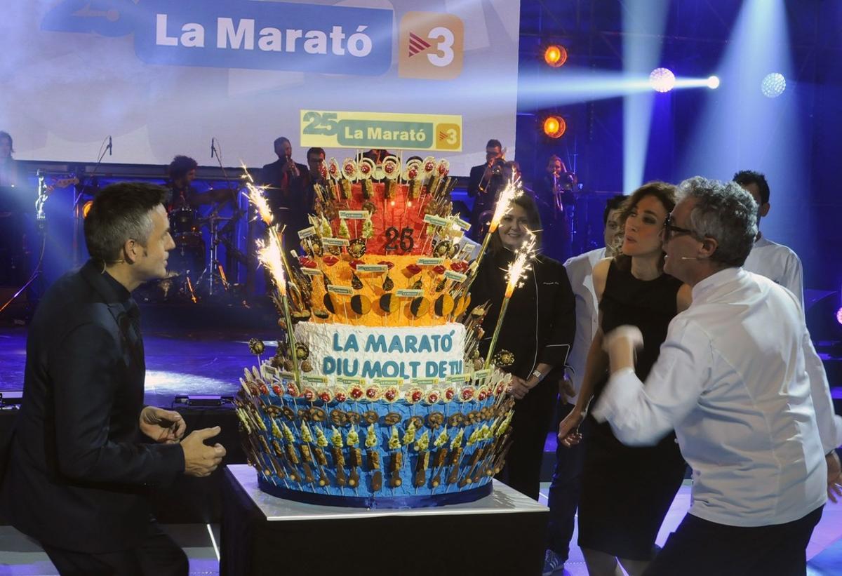 Una imagen del pastel de Christian Escribà que ha celebrado los 25 años de ’La Marató’ de TV-3.