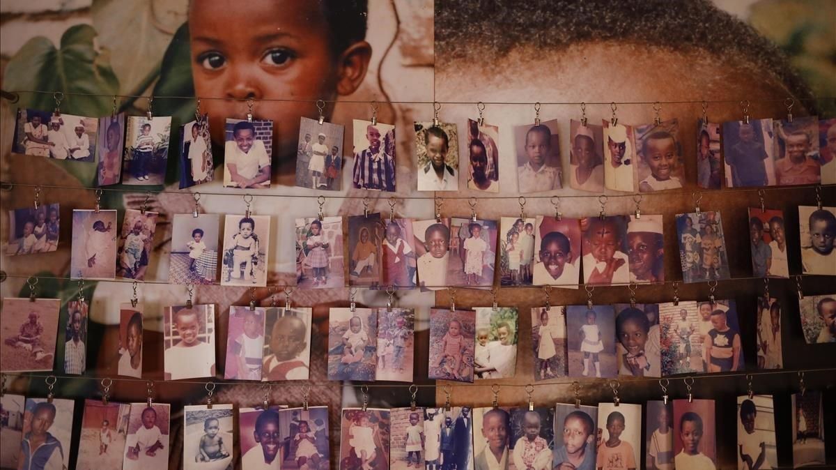 Imágenes de niños asesinados durante las masacres de 1994 expuestas en el Centro Conmemorativo del Genocidio en Kigali (Ruanda). Imágenes de niños asesinados durante las masacres de 1994 expuestas en el Centro Conmemorativo del Genocidio en Kigali (Ruanda).