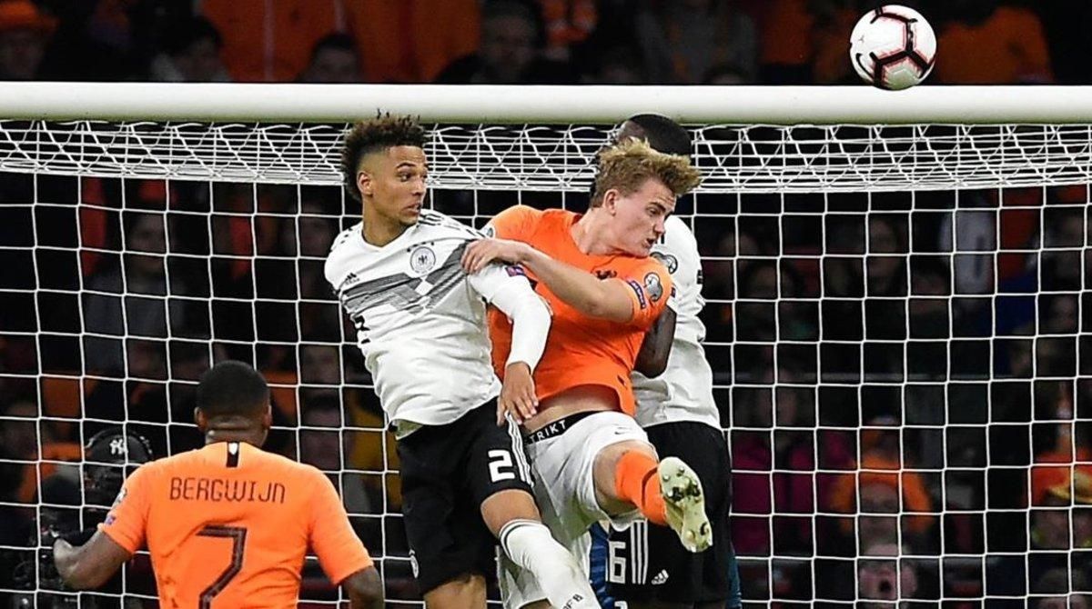 De Ligt marca de cabeza el momentáneo 1-2 del Holanda-Alemania. De Ligt marca de cabeza el momentáneo 1-2 del Holanda-Alemania.