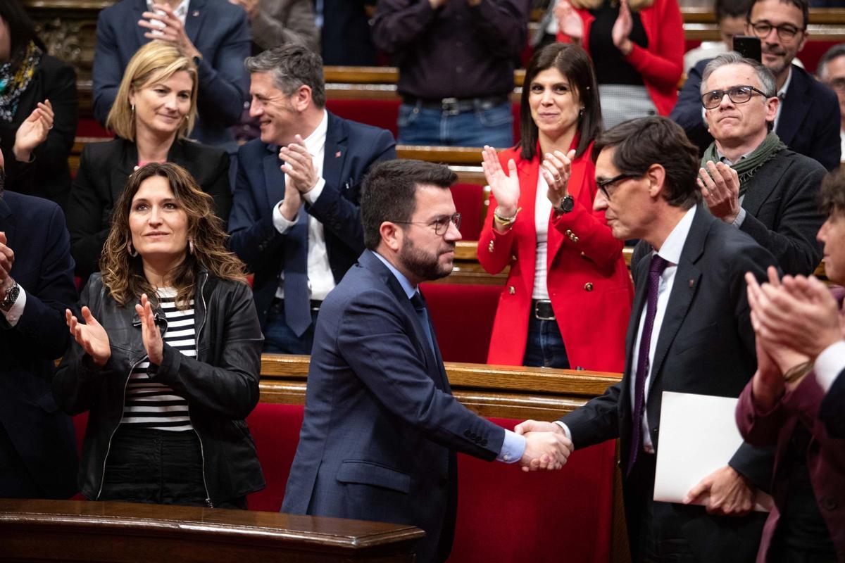 Aliances creuades al Parlament: les quatre claus de la ruptura dels blocs a Catalunya Aliances creuades al Parlament: les quatre claus de la ruptura dels blocs a Catalunya