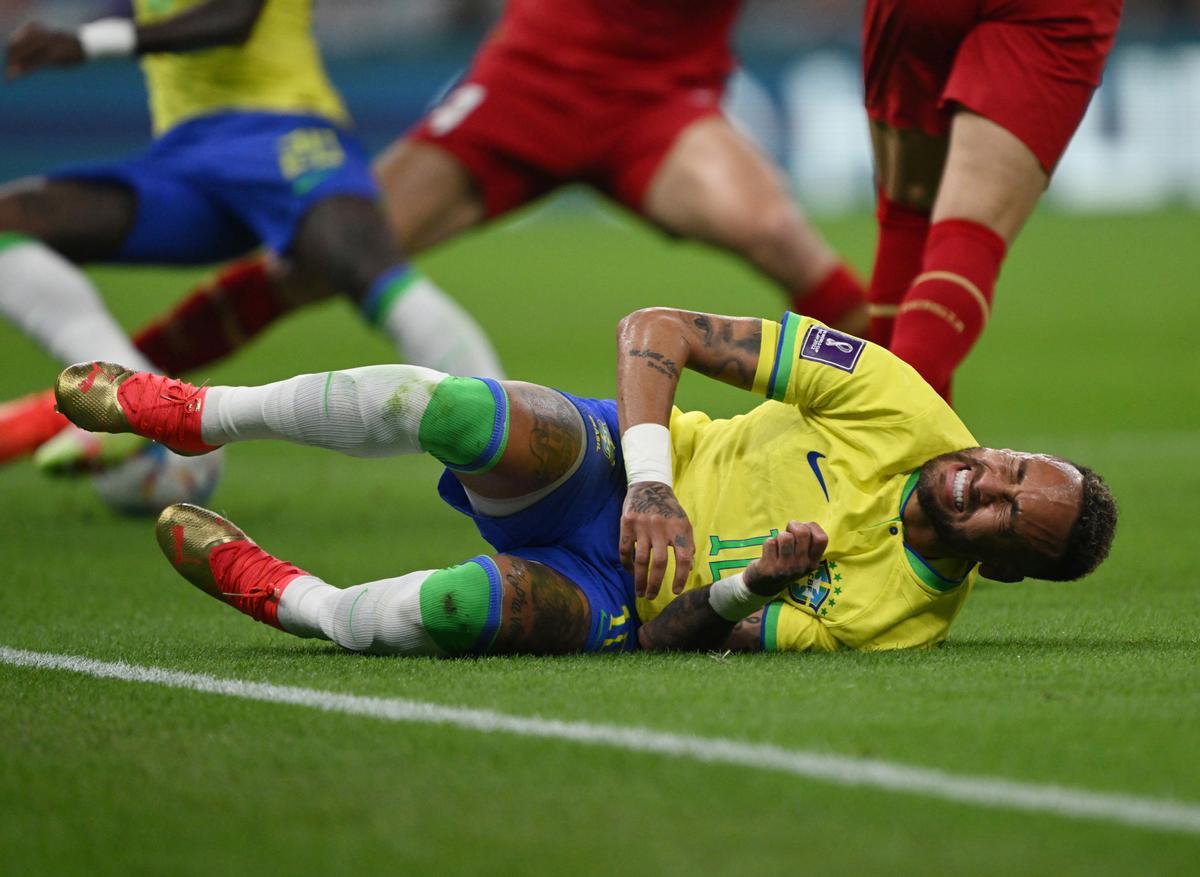 El padre de Neymar asegura que el futbolista volverá "para la final"
