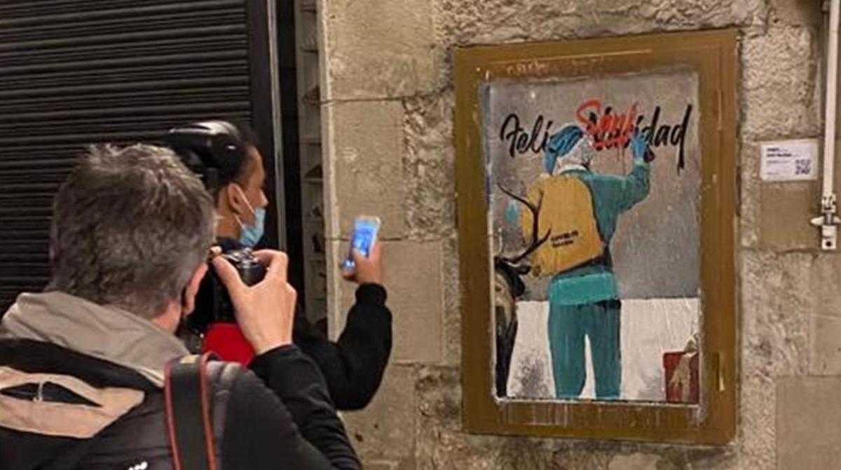 TVBoy cambia Navidad por Sanidad en su última obra en Barcelona.