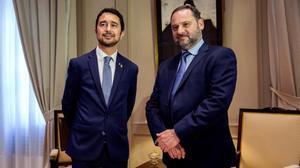El ministro de Fomento, José Luis Ábalos, con el conseller de Territori de Catalunya, Damià Calvet. 