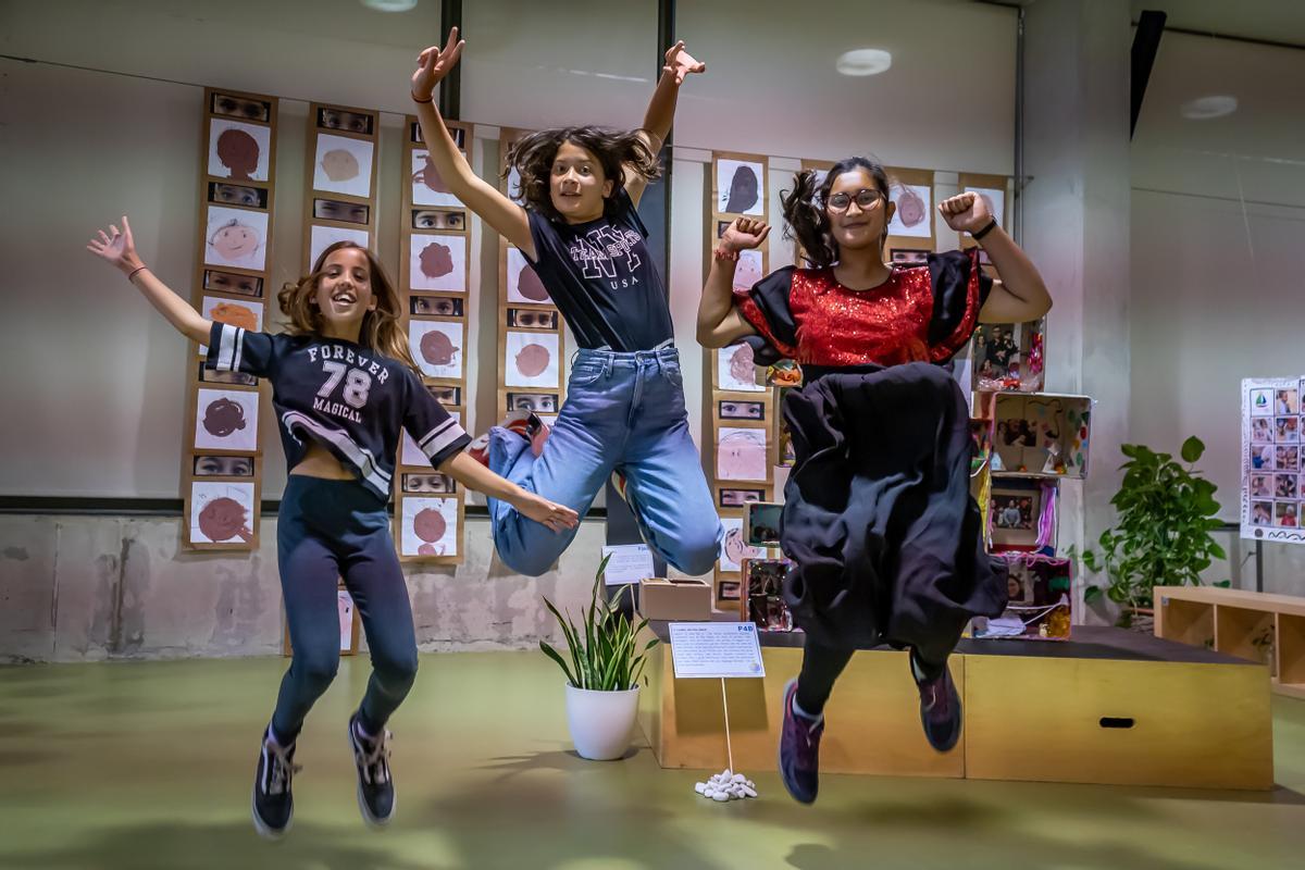Ada, Josephine y Ermina, en el colegio Drassanes, donde están a punto de terminar la primaria. Ada, Josephine y Ermina, en el colegio Drassanes, donde están a punto de terminar la primaria.