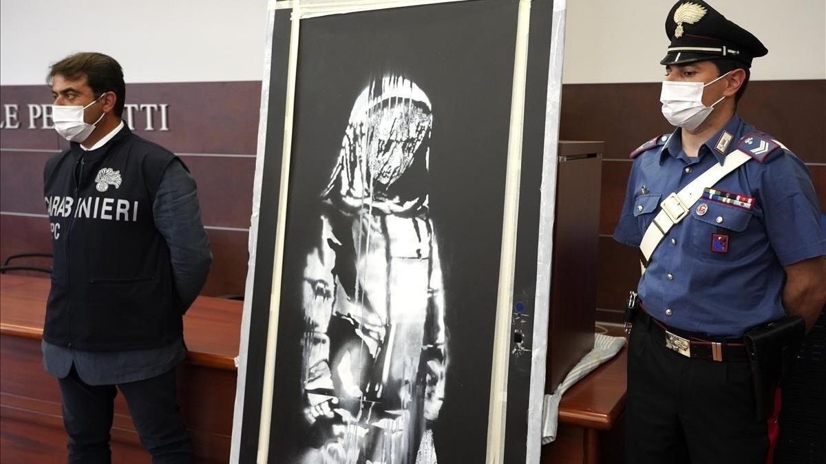 El mural de Banksy robado de la sala Bataclan, hallado en Italia El mural de Banksy robado de la sala Bataclan, hallado en Italia