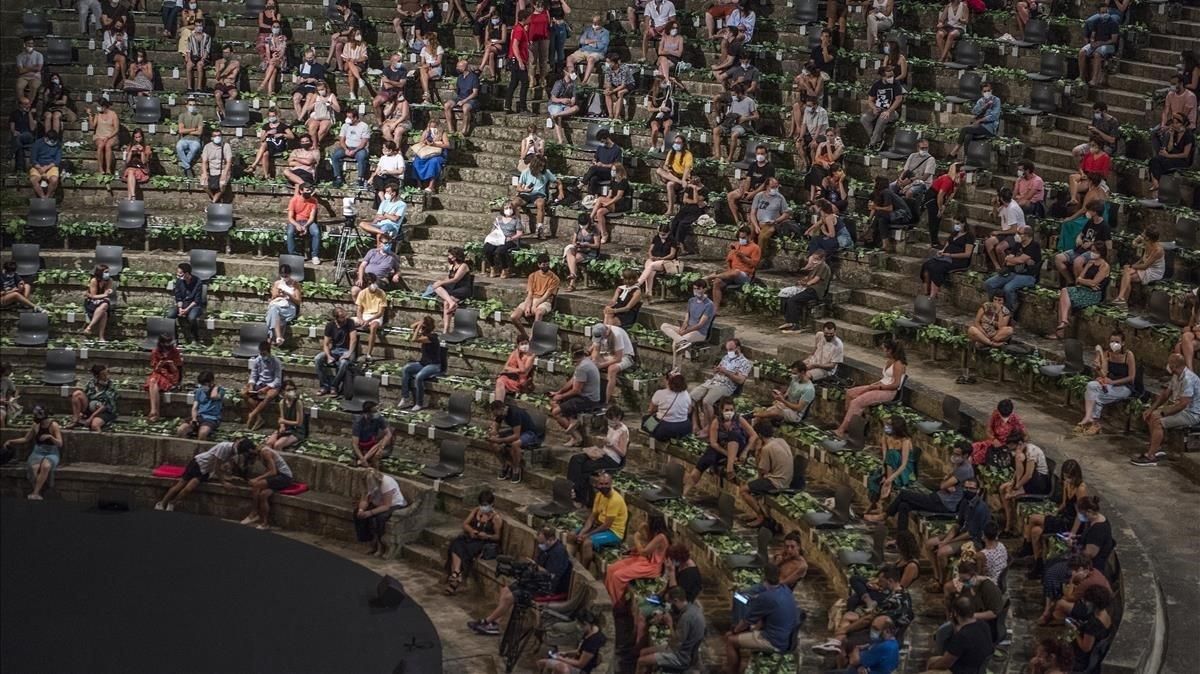 Público en el Teatre Grec este verano. Público en el Teatre Grec este verano.