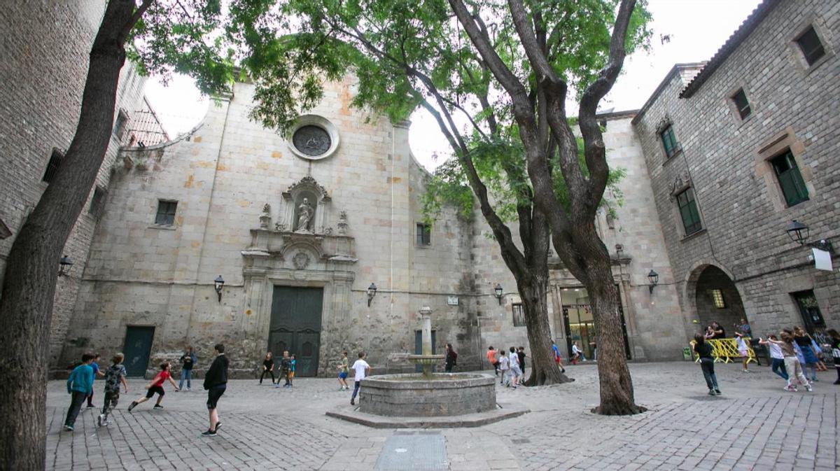 La plaza de Sant Felip Nerí de Barcelona, que sirve de patio para la escuela homónima