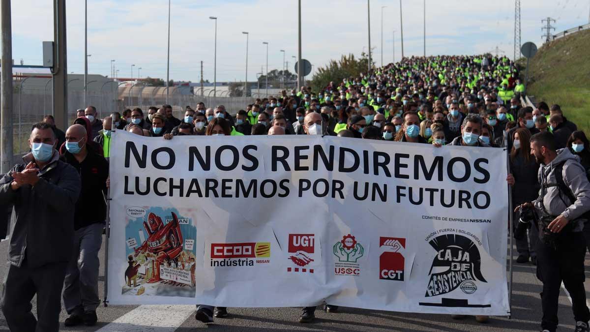 Cabecera de la manifestación de los trabajadores de Nissan en los alrededores de la fábrica de la Zona Franca de Barcelona, el 1 de diciembre.