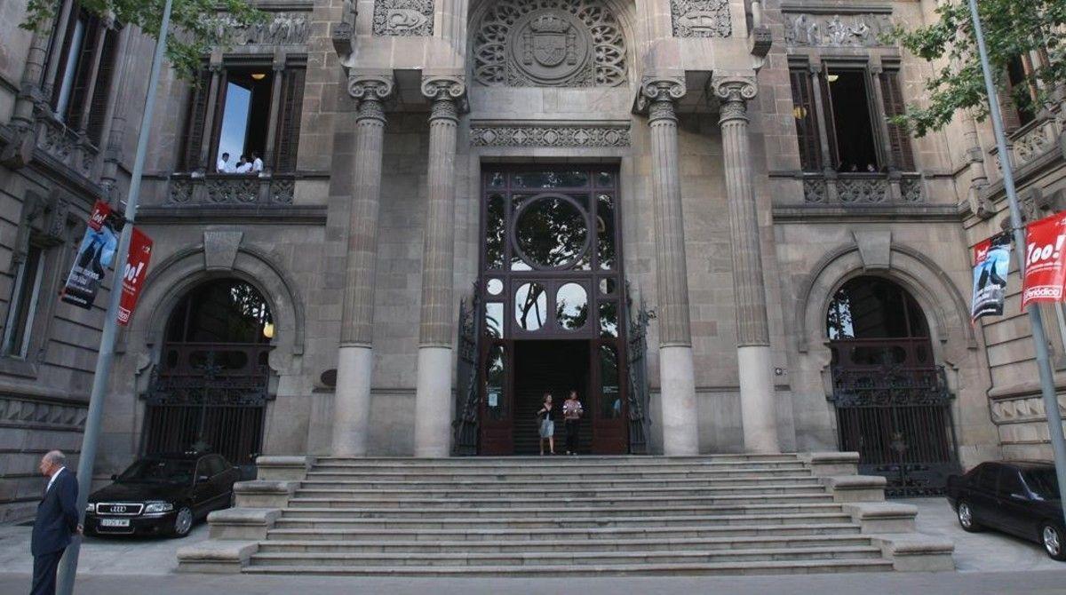 Condenados a un año y cuatro meses en Barcelona por apalear a su compañero de trabajo por su orientación sexual