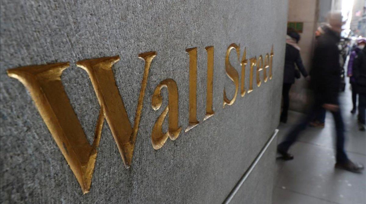 Letras de Wall Street en el exterior de la Bolsa de Nueva York.