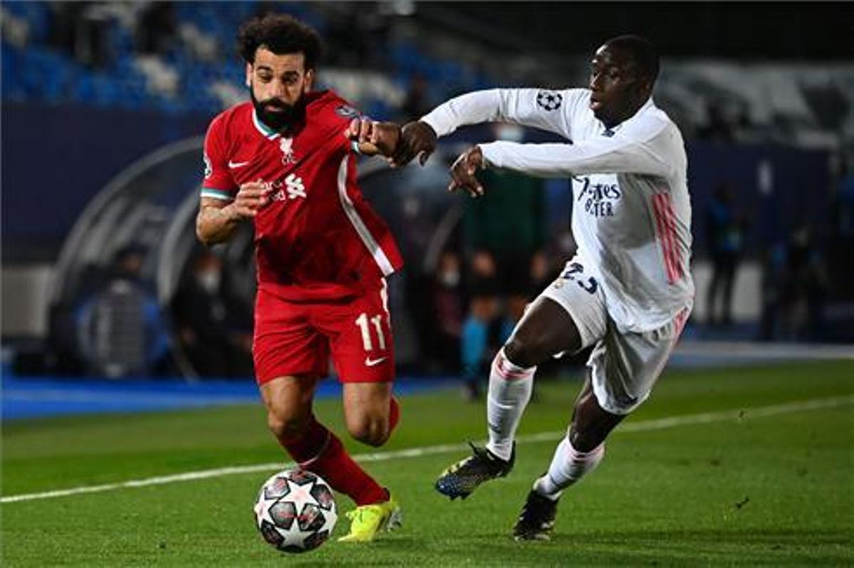 Salah trata de desbordar a Mendy por la banda en el partido de ida. Salah trata de desbordar a Mendy por la banda en el partido de ida.