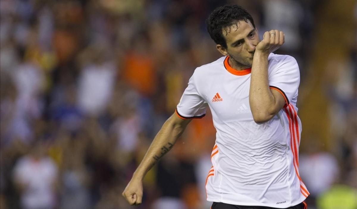 Dani Parejo celebra el segundo gol del Valencia contra el Alavés. Dani Parejo celebra el segundo gol del Valencia contra el Alavés.