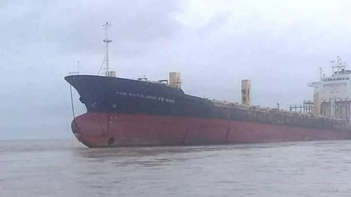 Barco fantasma aparecido en las costas de Birmania. Barco fantasma aparecido en las costas de Birmania.