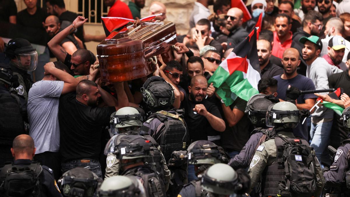 Comienza con enfrentamientos el funeral en Jerusalén de Shireen Abu Akleh