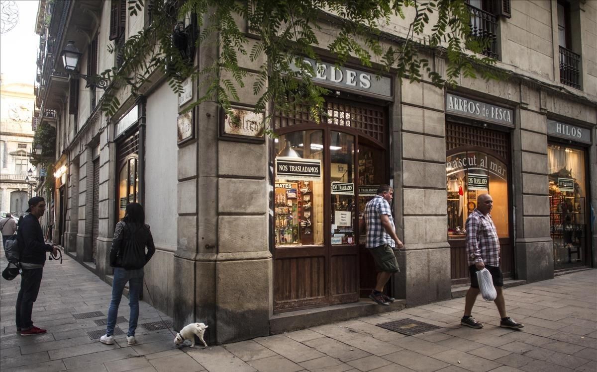 Casa Calicó, una esquina más que centenaria de la plaza de las Olles, a punto de perder su encanto. Casa Calicó, una esquina más que centenaria de la plaza de las Olles, a punto de perder su encanto.