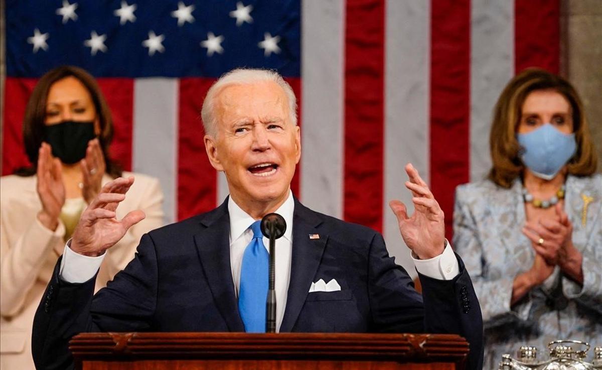 Joe Biden defiende en su primer discurso ante el Congreso un ambicioso proyecto de Gobierno. En la foto, tras él, Kamala Harris y Nancy Pelosi.