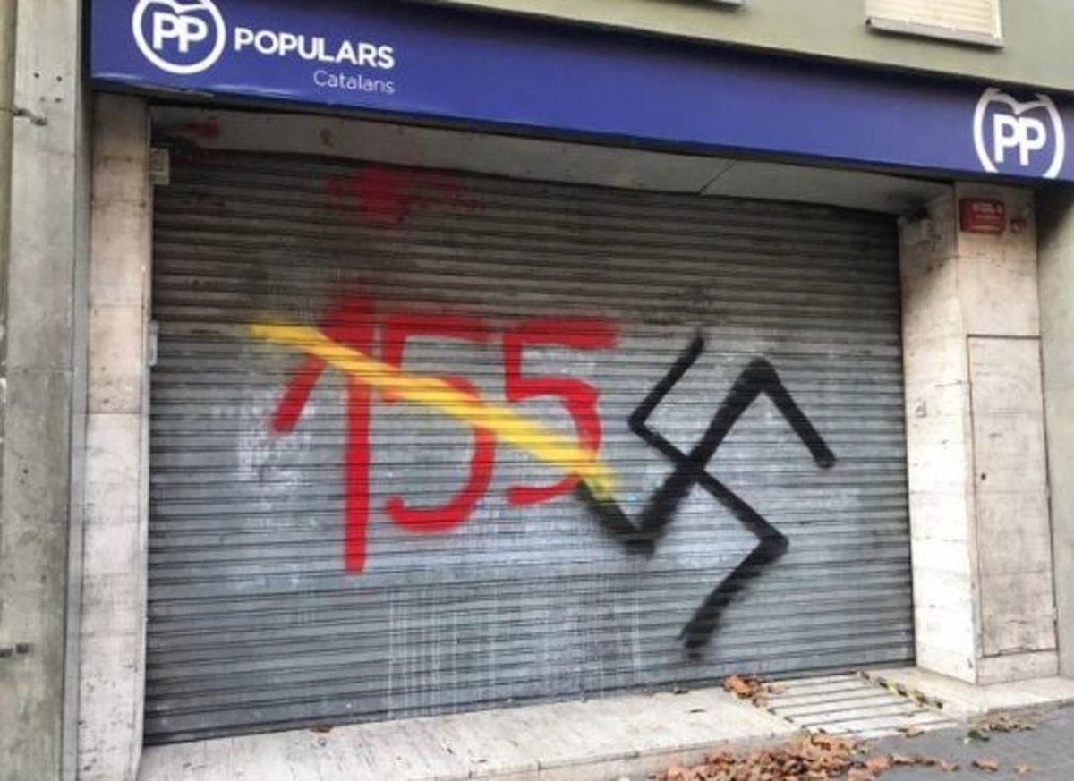 Pintades a les seus del PSC, el PP, Cs i al comerç familiar de Rivera després de la sentència Pintades a les seus del PSC, el PP, Cs i al comerç familiar de Rivera després de la sentència