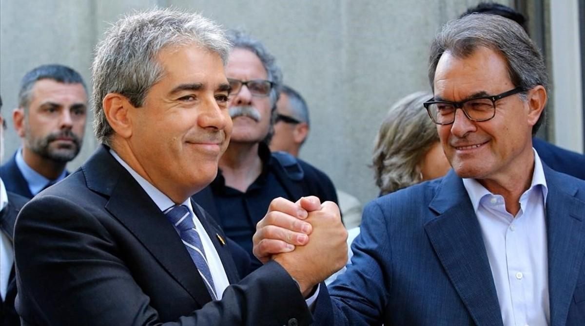 Francesc Homs y Artur Mas, ante las puertas del Tribunal Supremo, el pasado 19 de septiembre. Francesc Homs y Artur Mas, ante las puertas del Tribunal Supremo, el pasado 19 de septiembre.
