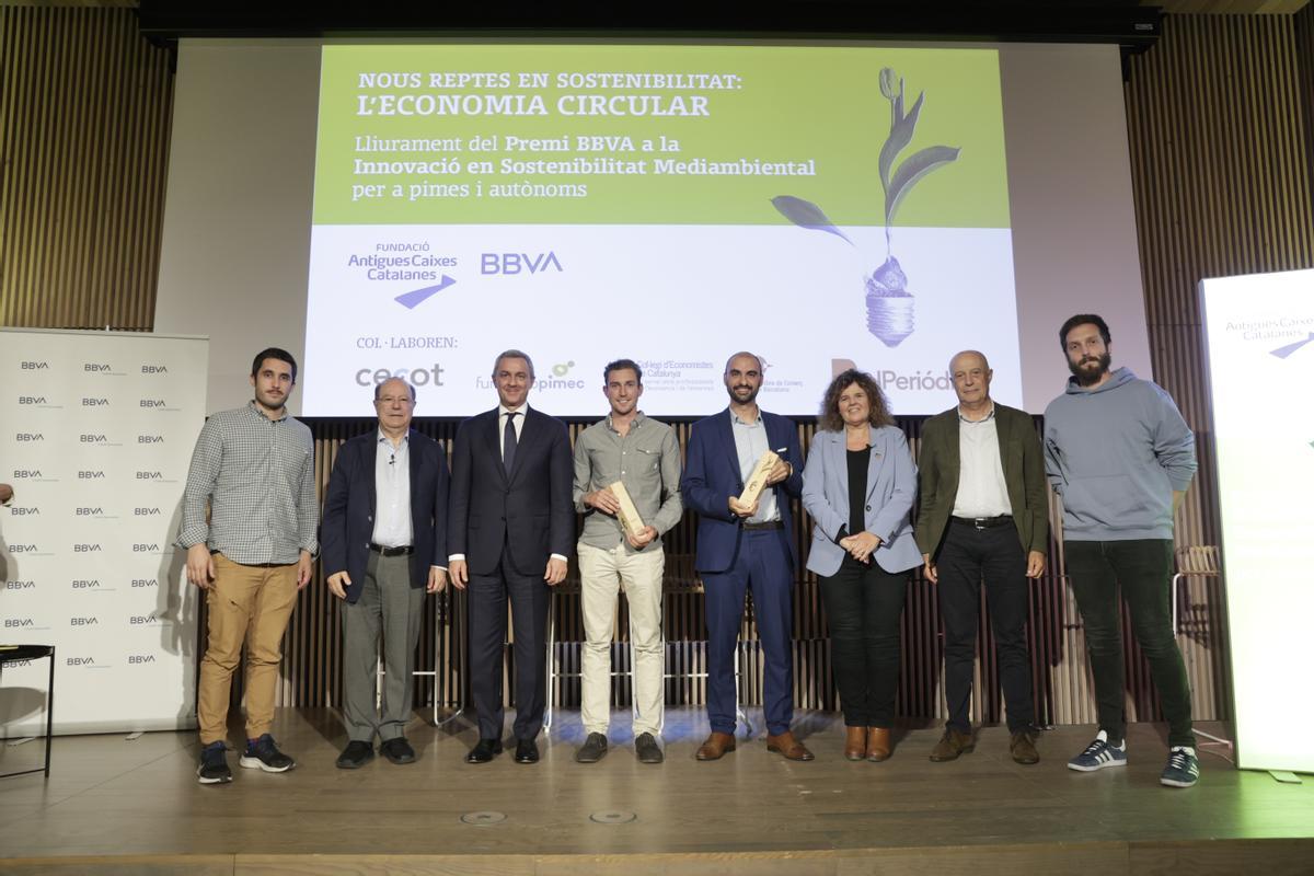 Los finalistas y personalidades implicadas en el premio, con Esterri Peña (Fitplanet) y Òscar Expósito (Vytrus) en el centro