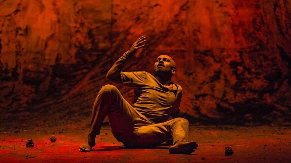 Akram Khan en una escena de ’Xenos’. Akram Khan en una escena de ’Xenos’.
