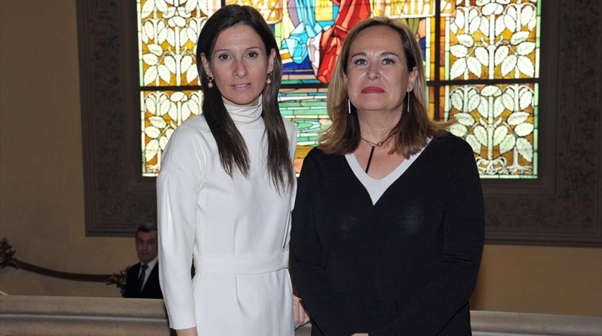 Elena Gómez del Pozuelo (derecha), fundadora de Womenalia y Bebedeparis, y Machi Martín, socia del Círculo Ecuestre.