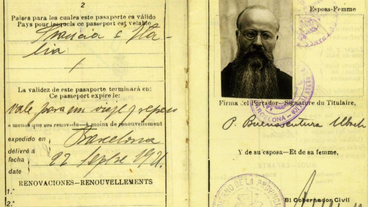 Pasaporte del monje y arqueólogo Bonaventura Ubach de 1921, el año en que se generalizó el pasaporte homologado internacionalmente. Pasaporte del monje y arqueólogo Bonaventura Ubach de 1921, el año en que se generalizó el pasaporte homologado internacionalmente.