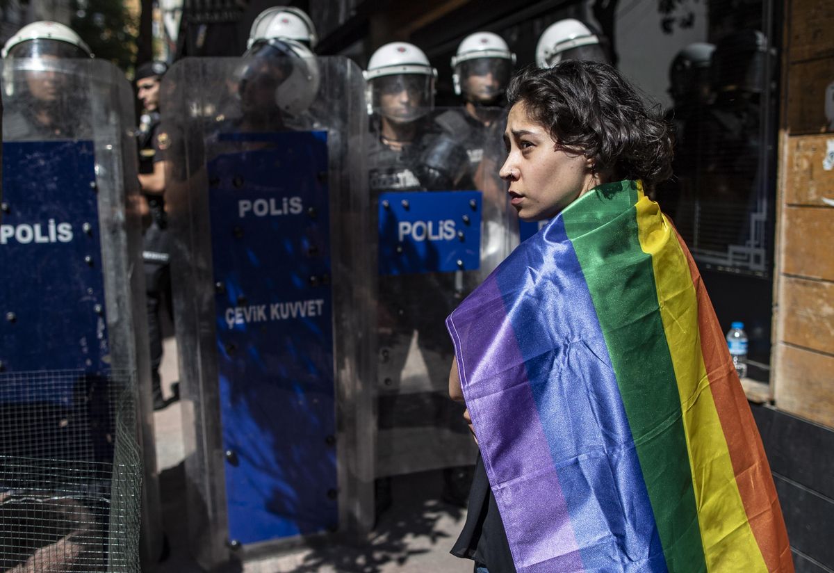 Más de 200 detenidos en la protesta por la prohibición de la marcha del Orgullo en Estambul Más de 200 detenidos en la protesta por la prohibición de la marcha del Orgullo en Estambul