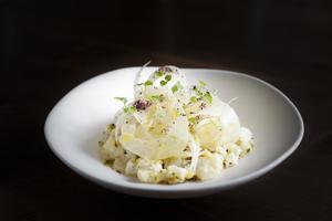 Recepta de tàrtar de bacallà amb vinagreta de navalles a la brasa