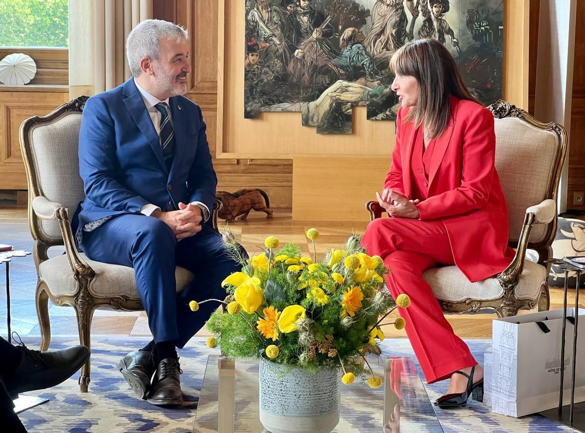 Collboni y Anne Hidalgo, en el primer viaje internacional del nuevo alcalde de Barcelona.