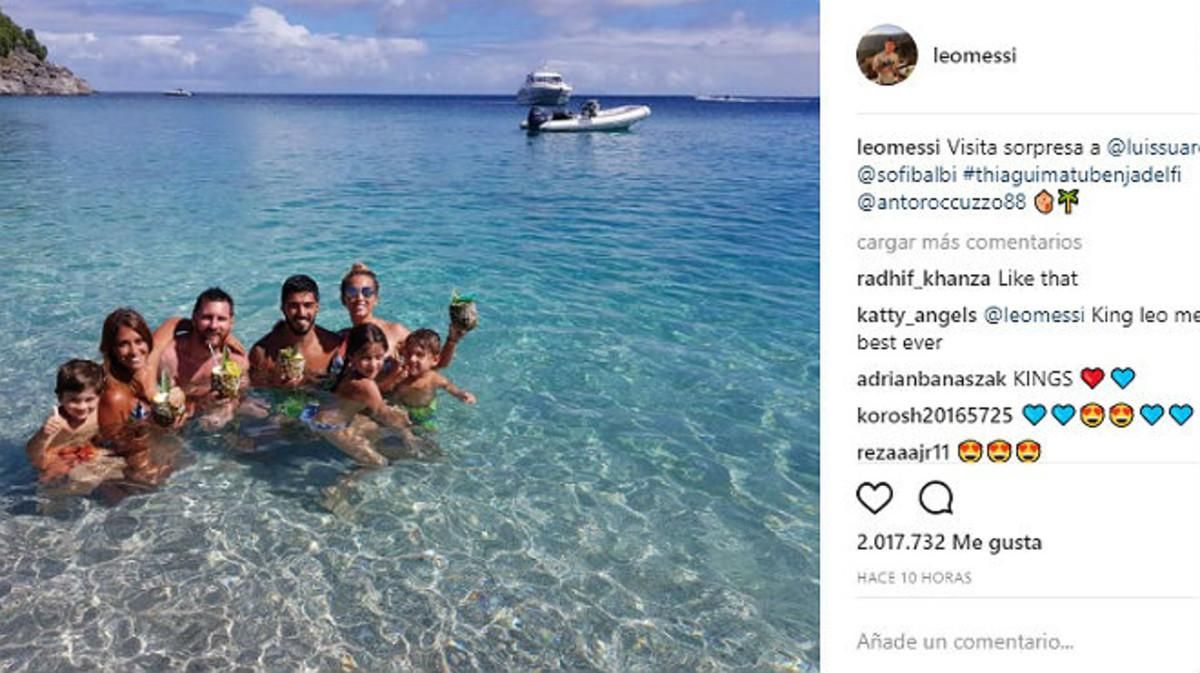 Messi y Suárez, con sus respectivas familias en Barbuda. Messi y Suárez, con sus respectivas familias en Barbuda.
