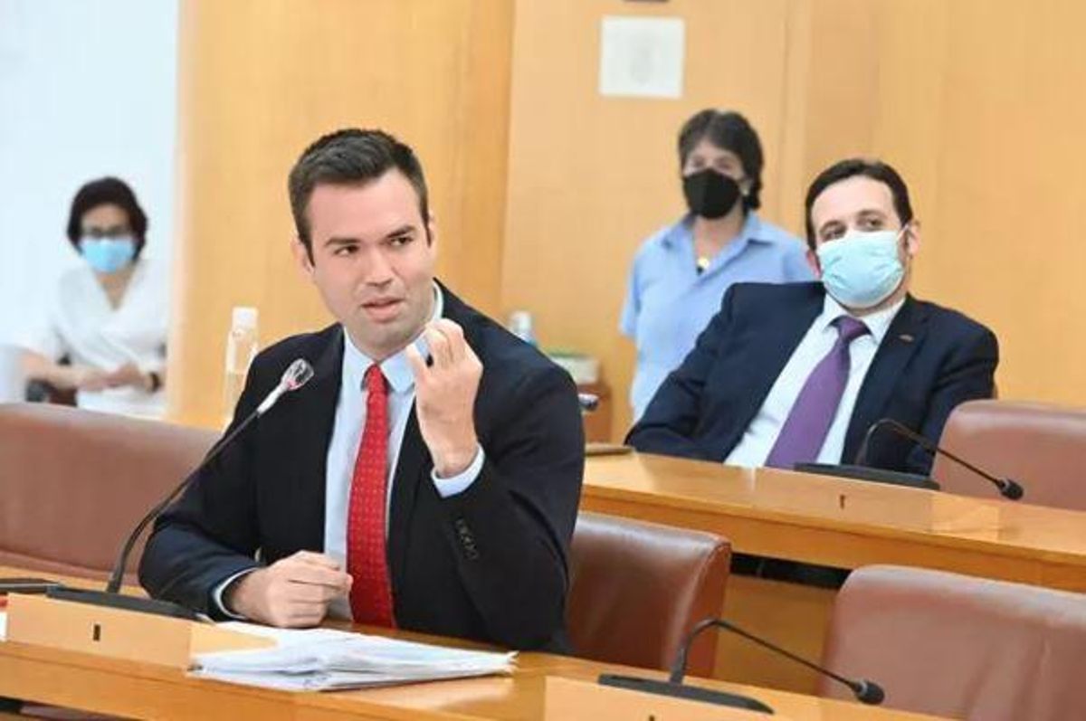 Vox incendia otra vez la Asamblea de Ceuta al tachar de "promarroquíes" al resto de partidos Vox incendia otra vez la Asamblea de Ceuta al tachar de "promarroquíes" al resto de partidos
