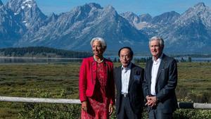 Christine Lagarde, presidenta del BCE; Kazuo Ueda, del Banco de Japón, y Jerome Powell, de la Reserva Federal, en la reunión de Jackson Hole el 25 de agosto de 2023.