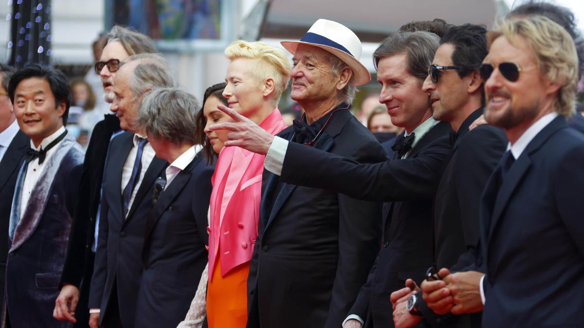 Wes Anderson, tercero por la derecha, acompañado por parte del reparto de ’La oficina francesa’, entre ellos Owen Wilson, Adrien Brody, Bill Murray y Tilda Swinton
