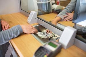 OCU: Aquests bancs ja no permeten operar amb llibreta d’estalvi
