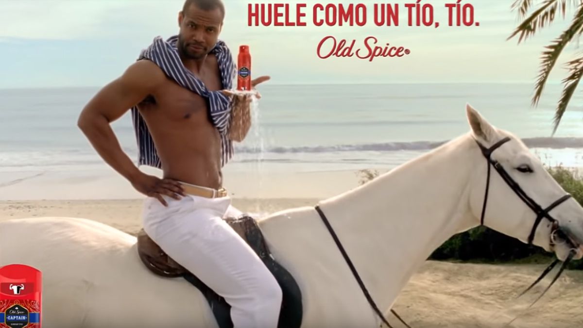 Isaiah Mustafa, en anuncio de culto Old Spice: "Huele como un tío, tío".