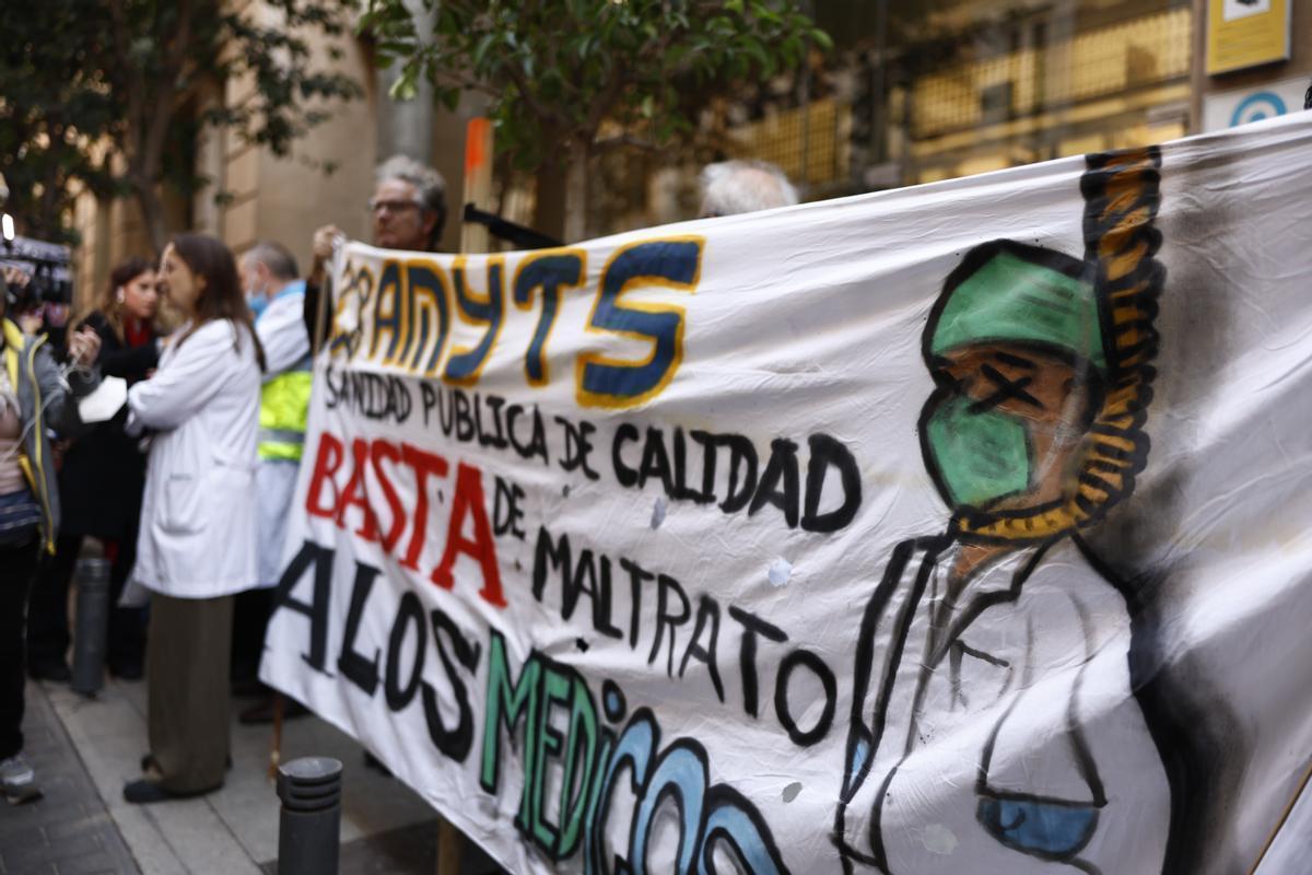 La huelga de la atención primaria en Madrid deja en evidencia el gran pacto sanitario del Congreso