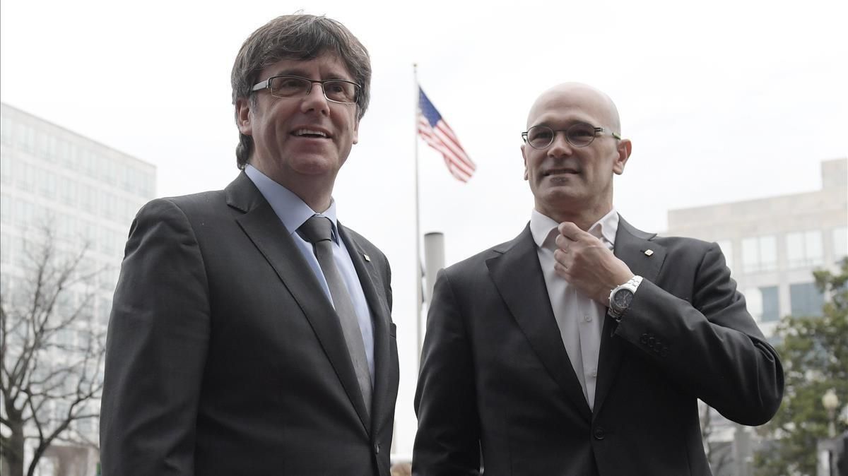 Carles Puigdemont y Raül Romeva, durante una visita que hicieron a Washington, en marzo. Carles Puigdemont y Raül Romeva, durante una visita que hicieron a Washington, en marzo.