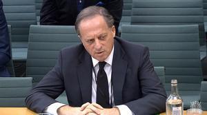 El dimitido presidente de la BBC Richard Sharp, durante una comparecencia en el Parlamento británico.