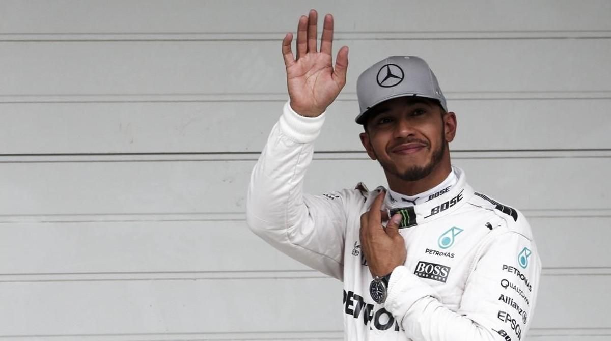 Lewis Hamilton celebra su 11ª ’pole’ de la temporada. Lewis Hamilton celebra su 11ª ’pole’ de la temporada.