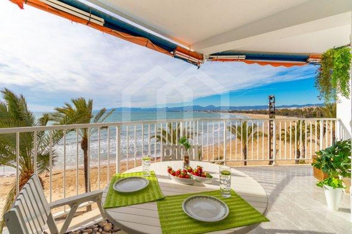 Oportunidades para comprar piso en Salou, con viviendas a pie de playa y totalmente equipadas Oportunidades para comprar piso en Salou, con viviendas a pie de playa y totalmente equipadas