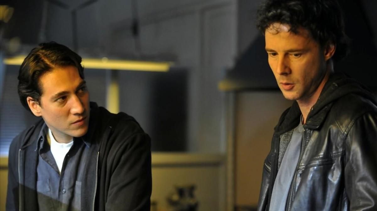 Alberto Amman y Eloy Azorin, en una escena de la serie de A-3 ’Apaches’. Alberto Amman y Eloy Azorin, en una escena de la serie de A-3 ’Apaches’.