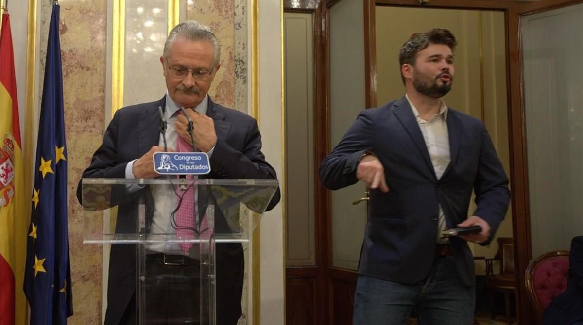 El portavoz del PSOE en la comisión, Antonio Trevín, y el de ERC, Gabriel Rufián, en el Congreso. El portavoz del PSOE en la comisión, Antonio Trevín, y el de ERC, Gabriel Rufián, en el Congreso.