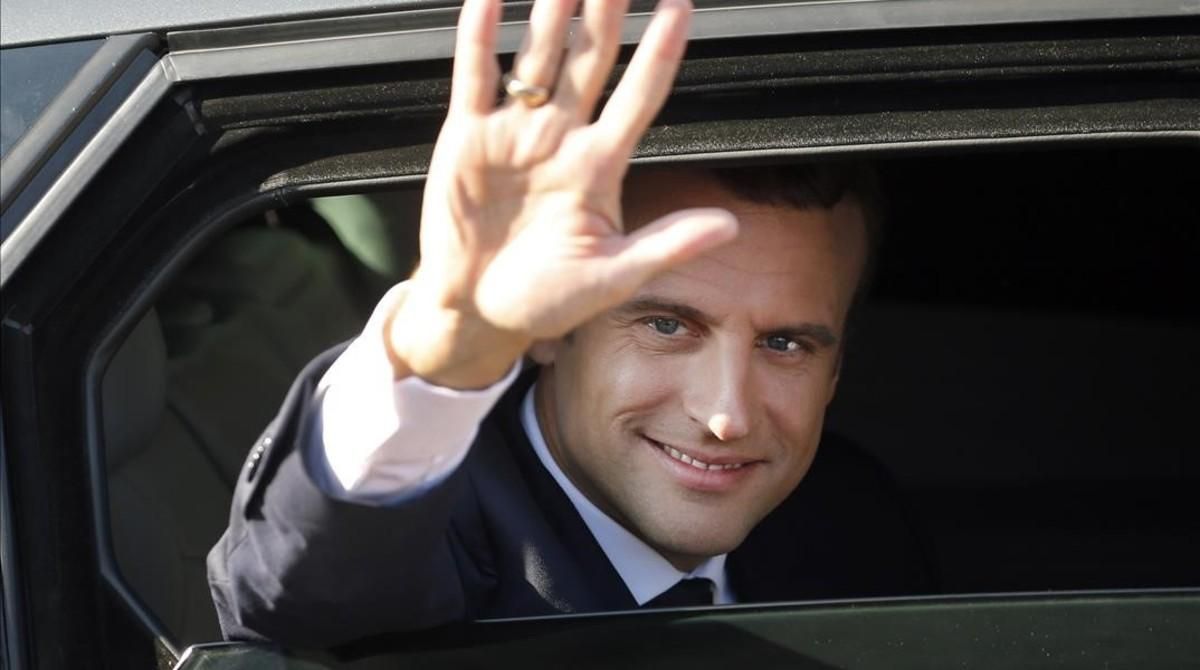 Macron, tras votar en Le Touquet. Macron, tras votar en Le Touquet.
