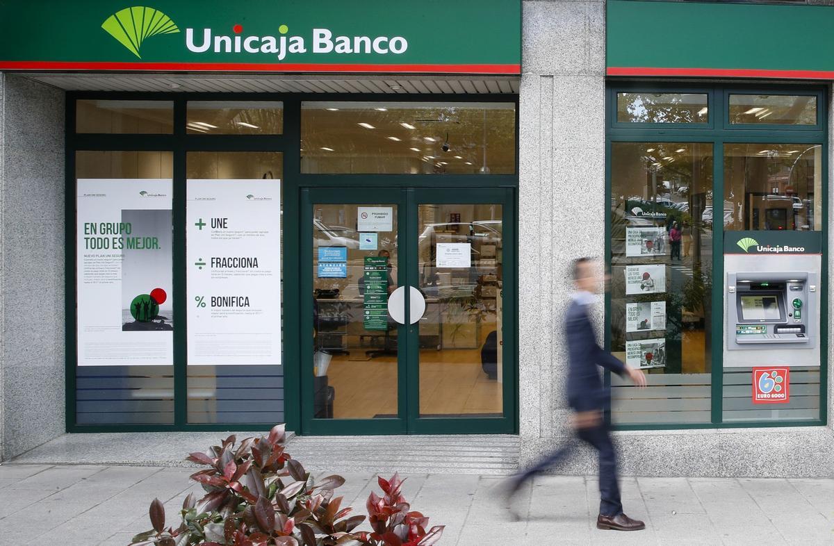 Imagen de una oficina de Unicaja Banco.