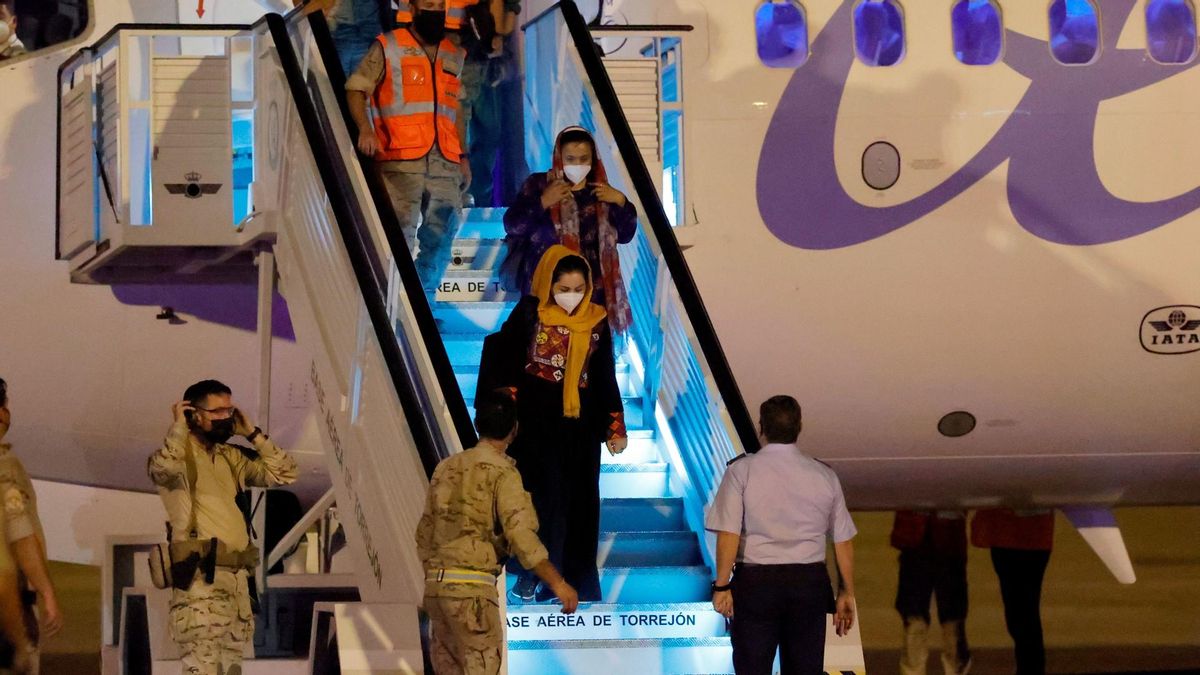 Aterrizaje en la base aérea de Torrejón de Ardoz del séptimo avión con evacuados de Afganistán, el quinto fletado por España, este domingo. Aterrizaje en la base aérea de Torrejón de Ardoz del séptimo avión con evacuados de Afganistán, el quinto fletado por España, este domingo.