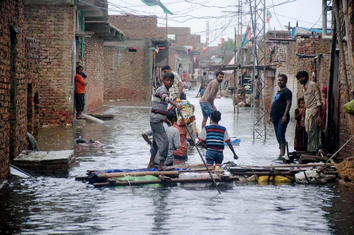 Pakistán declara el estado de emergencia tras confirmar 1.100 muertos por las inundaciones