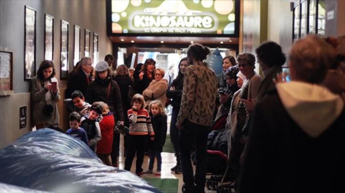 El ’hall’ de los Cinemes Girona, en la sesión de ’Kinosaure’ que hubo en diciembre. El ’hall’ de los Cinemes Girona, en la sesión de ’Kinosaure’ que hubo en diciembre.