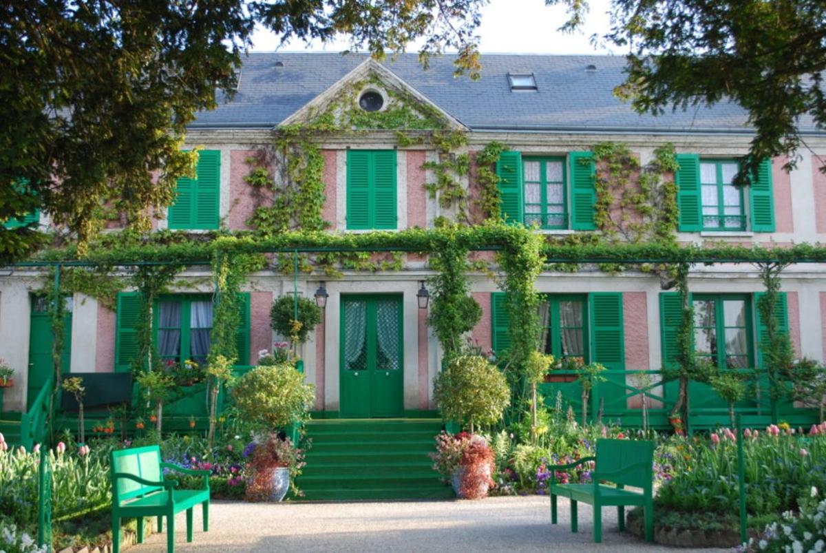 Entrada a la casa de Claude Monet en Giverny.